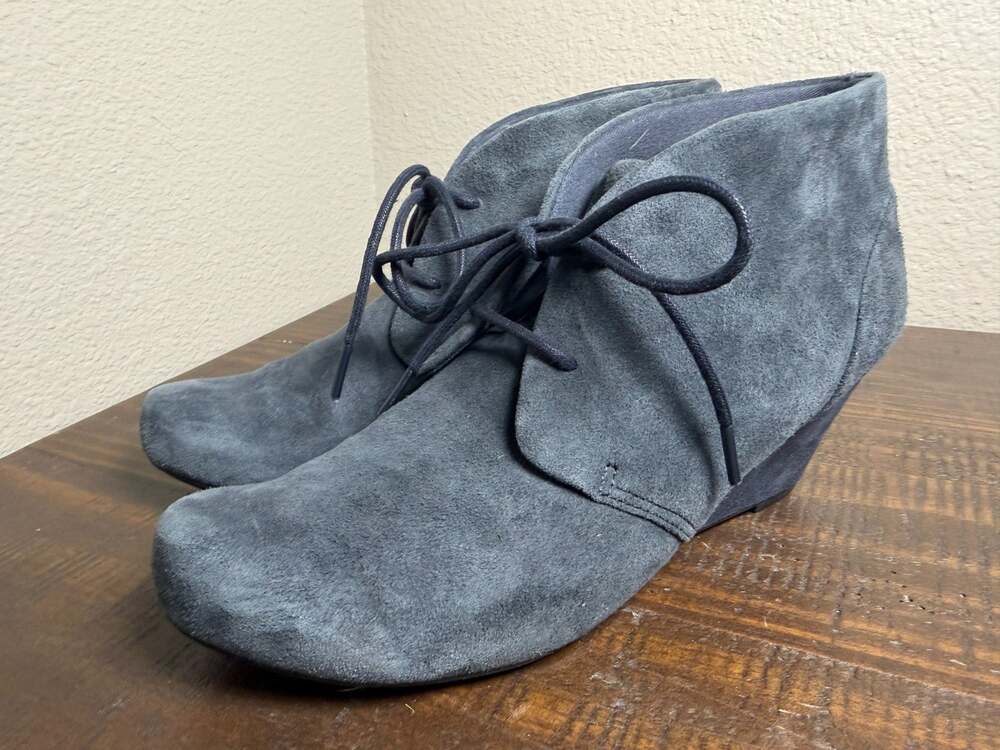 Clarks Flores Rose Suede Wedge Ankle Boots Booties Blue 9.5 M Lace Up Boho Retro